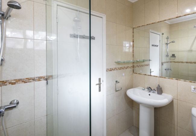 Huis in Carvoeiro - Casa Sentosa - Family villa in Carvoeiro Huis in Carvoeiro - Casa Sentosa - Family villa in Carvoeiro