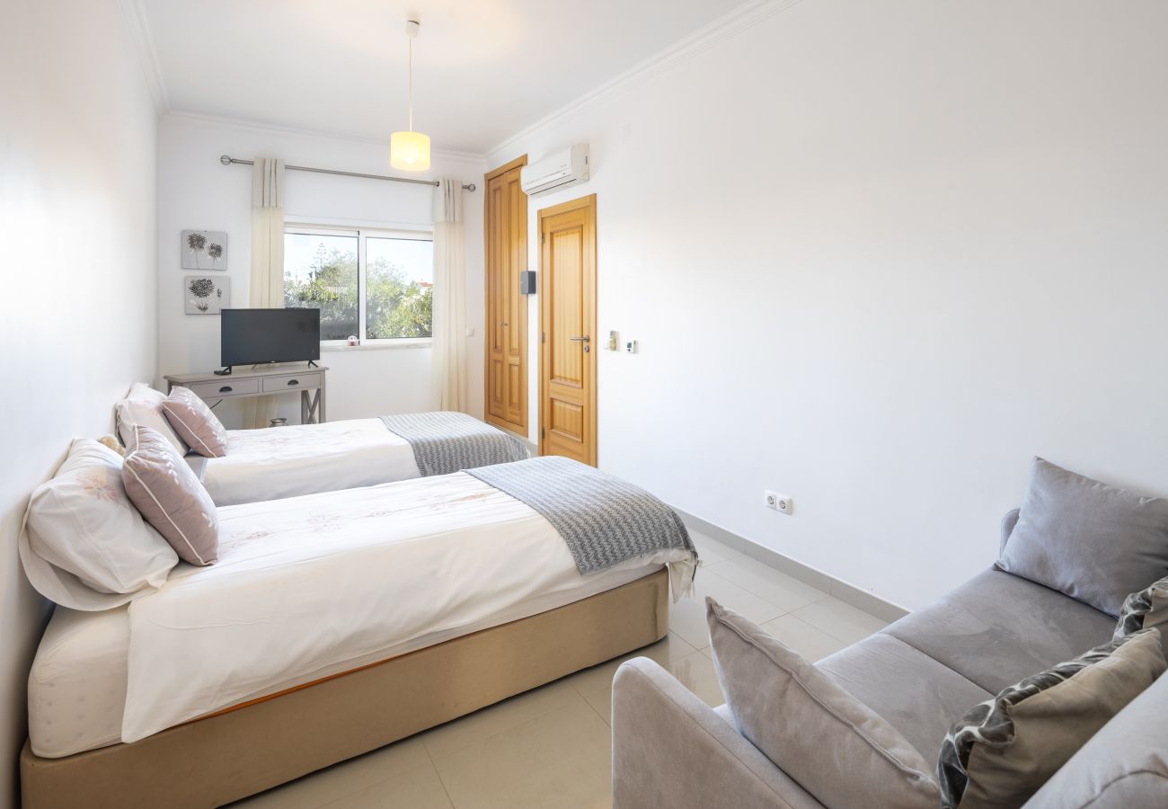 Villa in Porches - Vila Alporchinhos - Large villa close to the beach