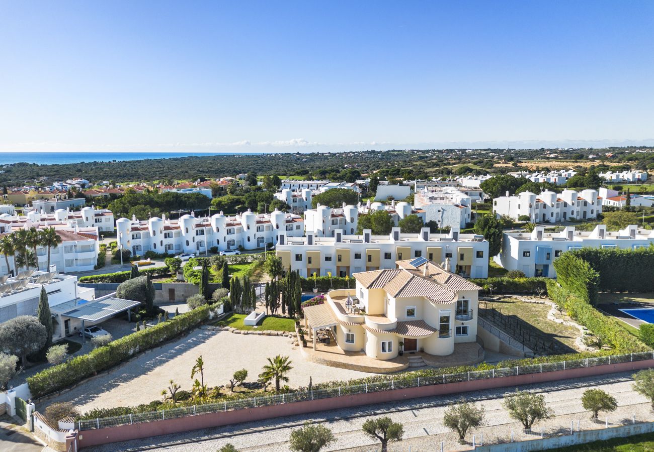 Villa in Porches - Vila Alporchinhos - Large villa close to the beach
