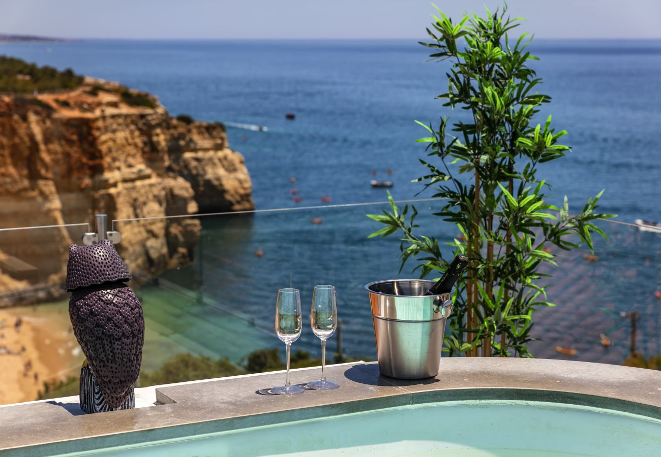 Beach and ocean views Casa Milhafre Benagil