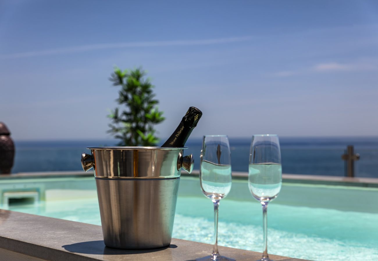 Pool with ocean views Casa Milhafre Benagil