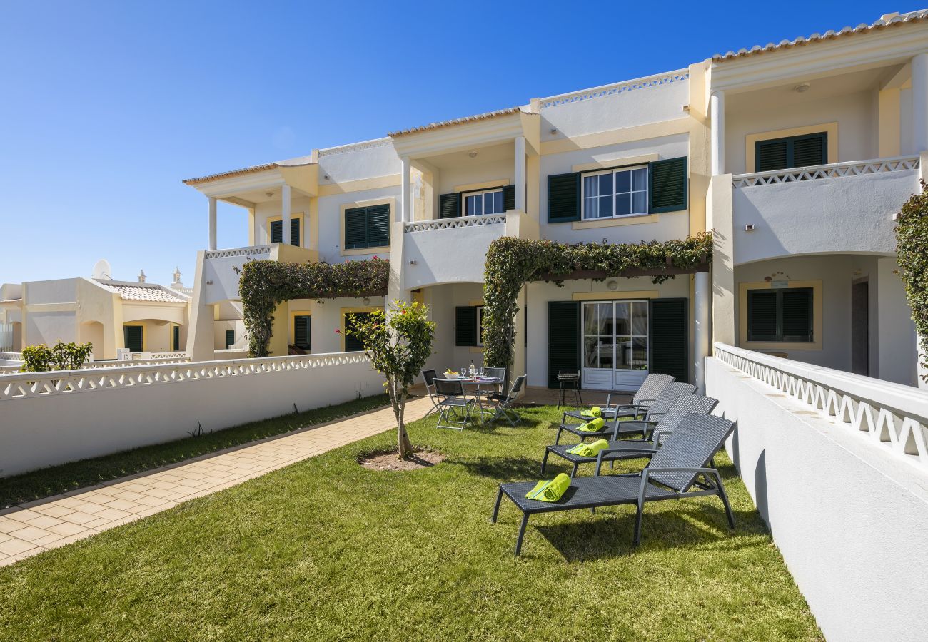 garden Terraços de Benagil with sea views