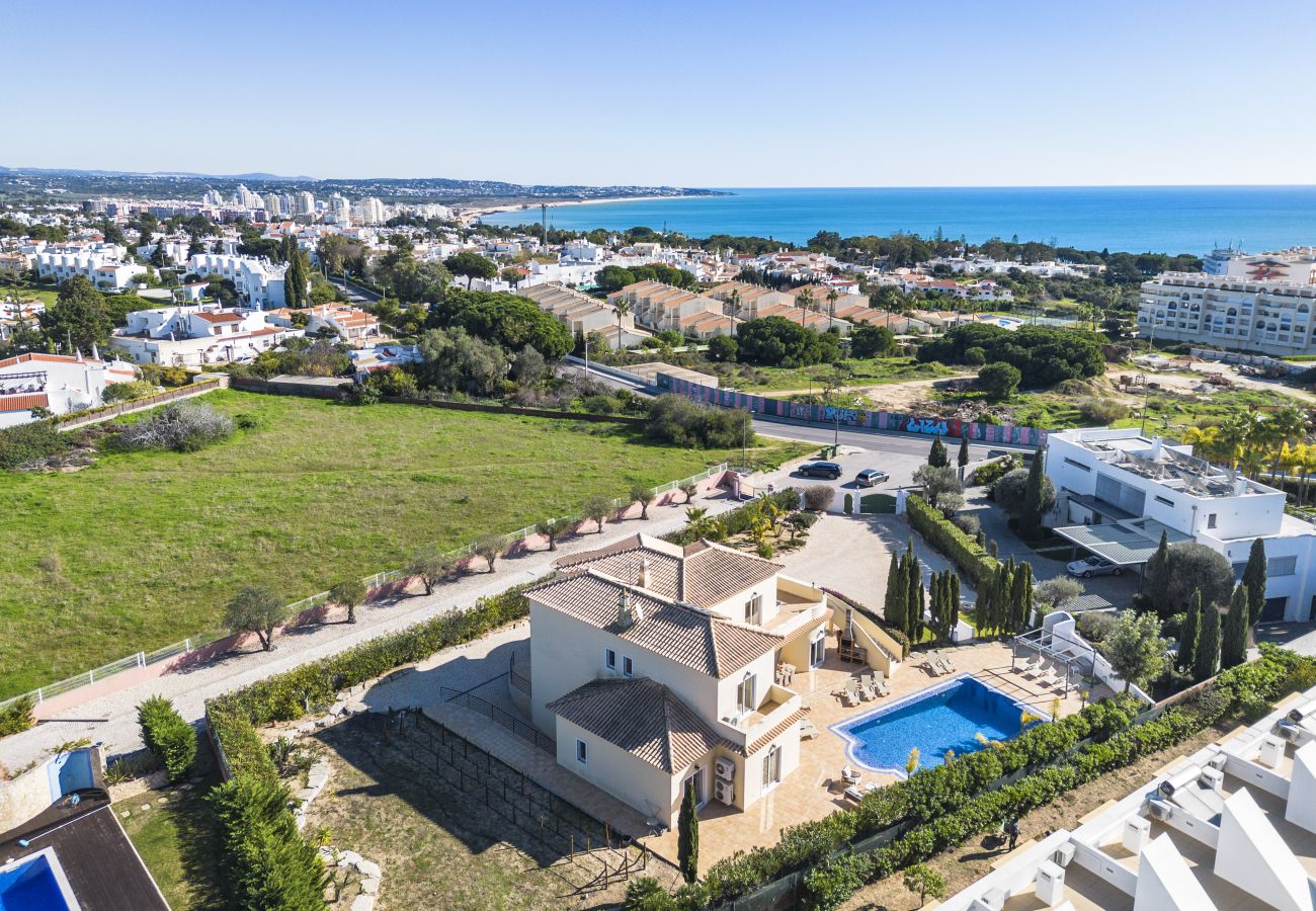 Villa in Porches - Vila Alporchinhos - Large villa close to the beach