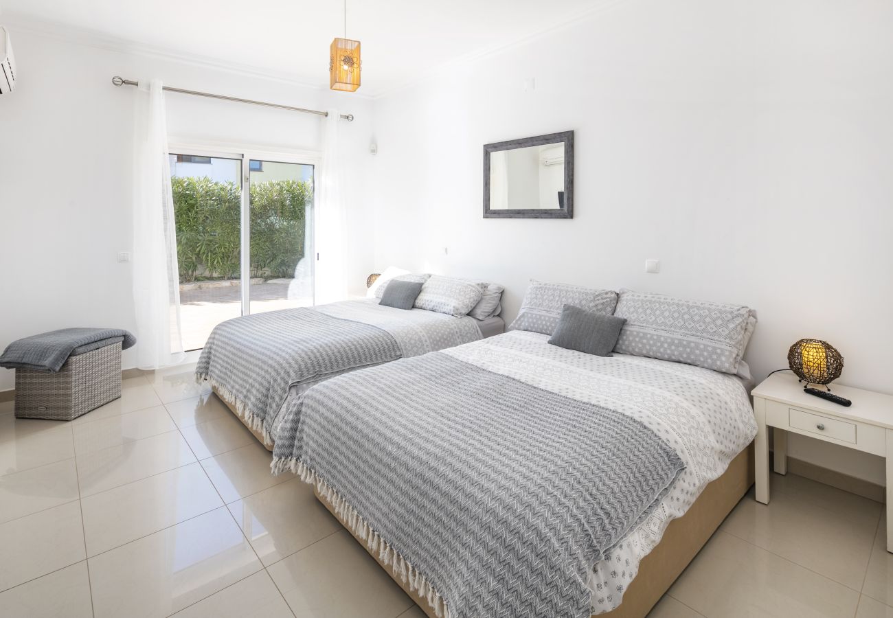 Villa in Porches - Vila Alporchinhos - Large villa close to the beach